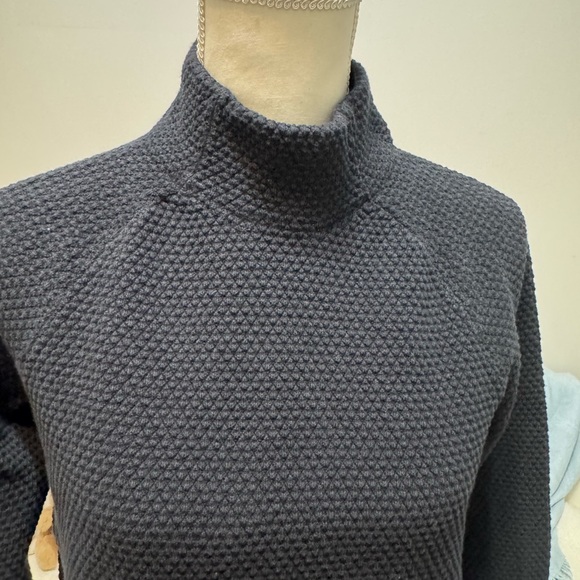 Cozy Lands’ End Black Turtleneck Sweater - Petite Medium - Picture 3 of 11
